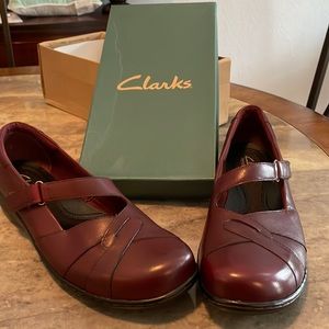 Clarks womens shoes burgundy  NWOT